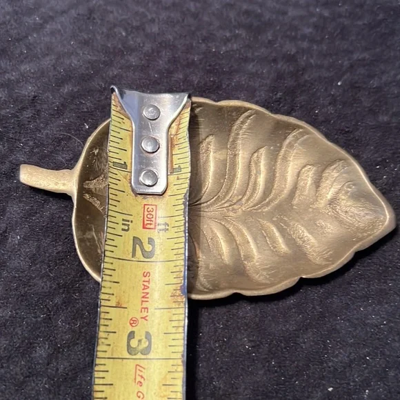 ⭐️ Vintage mid century decorative molded brass leaf trinket holder dish